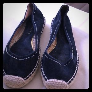 Navy blue flat espadrilles.